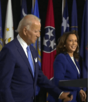 Archivo:Joe Biden and Kamala Harris at first campaign event since the announce of her selection as VP