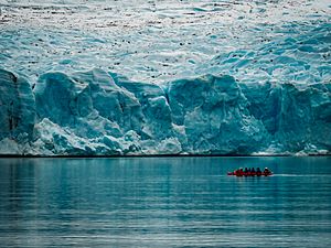 Archivo:Kayakistas en Glaciar Grey
