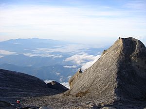 Archivo:Kota kinabalu peak