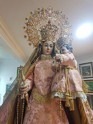 Archivo:La Virgen de los Remedios en su camarín