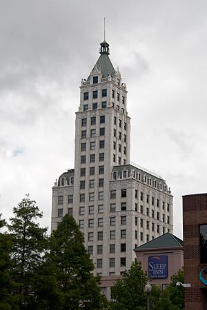 Archivo:Lincoln American Tower (Columbian Mutual Tower), Memphis