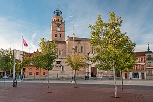 Archivo:Medina del Campo Iglesia de San Antolín (53304987720)