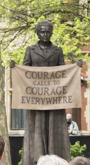 Archivo:Millicent Fawcett Statue unveiling06 (cropped)