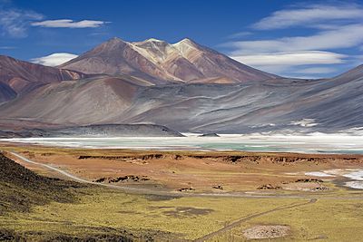 Archivo:Miscanti Lagoon near San Pedro de Atacama Chile Luca Galuzzi 2006