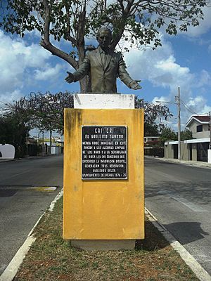 Archivo:Monumento a Francisco Gabilondo Soler, Mérida, Yucatán (01)
