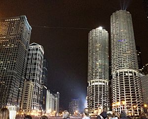 Archivo:Nik Wallenda Chicago November 2014