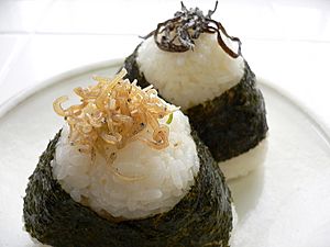 Archivo:Onigiri by yomi955