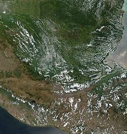 Archivo:Satellite image of Guatemala in April 2002