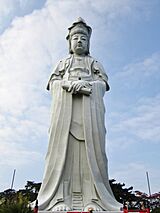 Archivo:Takasaki Kannon 2
