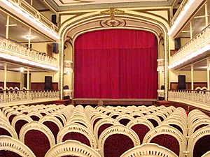 Archivo:Teatro Milanes