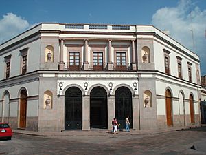 Archivo:Teatro de la Republica - panoramio