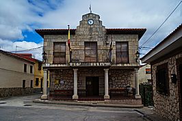 Ayuntamiento de Almadrones