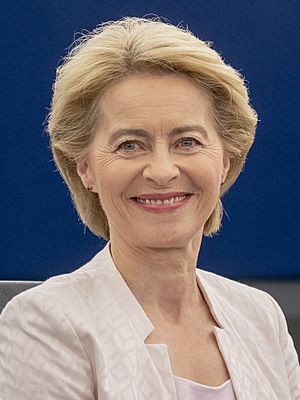 Archivo:Ursula von der Leyen presents her vision to MEPs 2 (portrait crop)