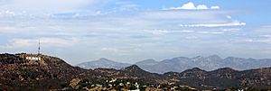 Archivo:View towards Hollywood Sign and Hollywood Hills, Los Angeles