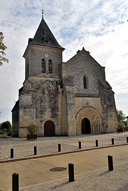 Villegouge église St Pierre 1.JPG