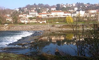 Vue de Neyron et du canal de Miribel depuis le parc de Miribel-Jonage.JPG