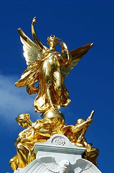 Archivo:Winged Victory, Victoria Memorial, London