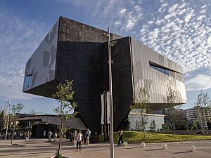Archivo:Zaragoza Caixa Forum 00230