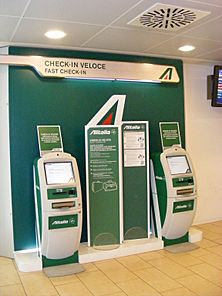 Archivo:Aeroporto di Firenze - Alitalia ticket machines