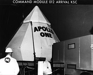 Archivo:Apollo One CM arrival KSC