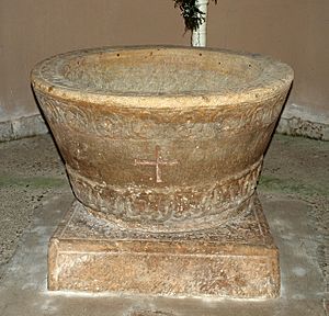Archivo:Arenillas de San Pelayo Church of San Pelayo 004 Baptismal font