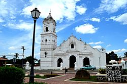 Archivo:Basílica menor de Santiago Apóstol de Natá de los Caballeros o Iglesia Parroquial de Natá - Flickr - MelissaW.Z. (4)