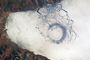 Archivo:Circles in Thin Ice, Lake Baikal, Russia