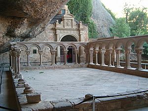 Archivo:Claustro del Monasterio de San Juan de la Penna