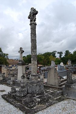 Daignac Croix de cimetière.JPG