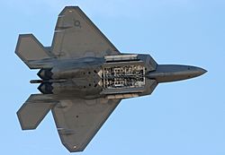 Archivo:F-22 Raptor Internal Weapons Bay