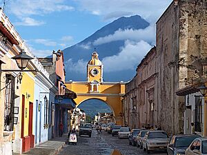 Archivo:GT056-Antigua ArchHorz