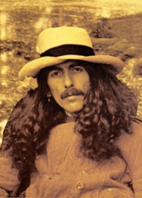 Archivo:George Harrison - Dark Horse (cropped)