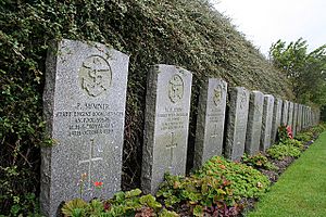 Archivo:Headstones to the victims of U-Boat 47. - geograph.org.uk - 529891