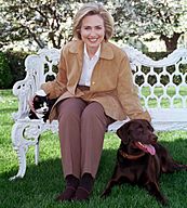 Archivo:Hillary Clinton in 1999 (cropped)