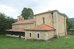 Archivo:Iglesia de San Juan de Berbío 01