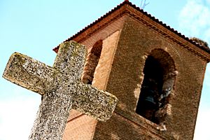 Archivo:Iglesia y cruz pozal de gallinas por chefo