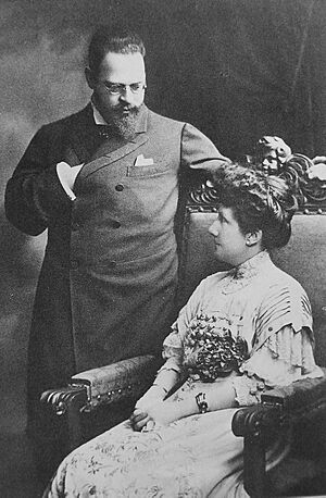 Archivo:Infanta Paz and her husband