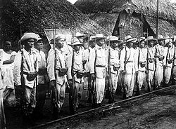 Archivo:Insurgent soldiers in the Philippines 1899