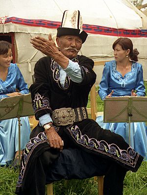 Archivo:Kyrgyz Manaschi, Karakol