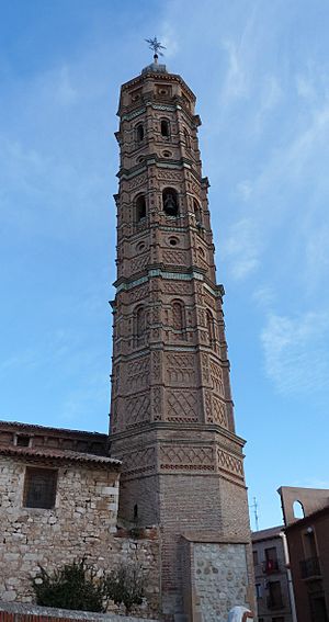 Archivo:Muniesa - Torre de la iglesia de la Asunción