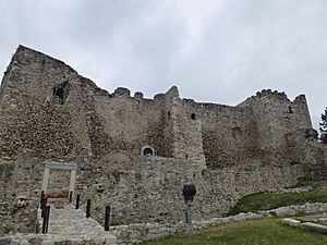 Archivo:Patras' castle from up close