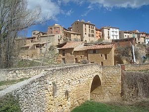Archivo:Puente medieval de Torre de Arcas (Teruel)
