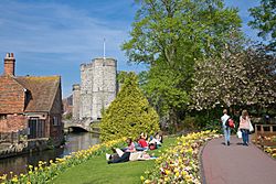 Archivo:River Stour in Canterbury, England - May 08
