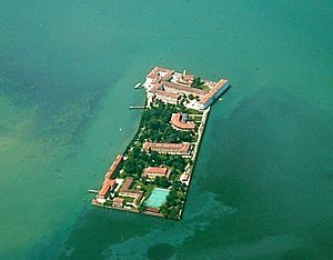 Archivo:San Servolo (Venice) from the air