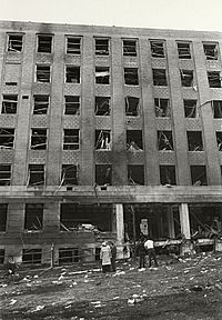 Archivo:Sterling Hall bombing after explosion 1
