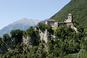Archivo:Tirol Schloss 01