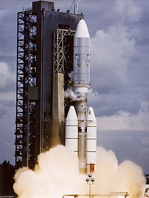 Archivo:Titan 3E Centaur launches Voyager 2