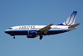 United Airlines Boeing 737-500; N927UA@LAX;18.04.2007 463ko (4271093134).jpg