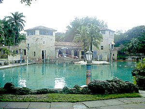 Archivo:Venetianpool