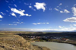 Archivo:Vista.de.Leiva.(La.Rioja).desde.la.presa